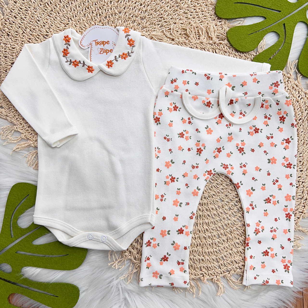  Conj. Body Manga Longa Gola Bordada com Flores Laranjas e Calça - Off White